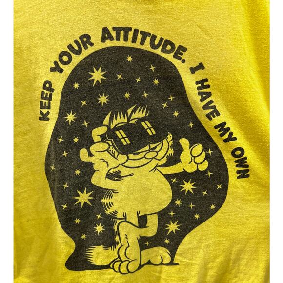 GARFIELD Y2K yellow thrashed grunge tee “Keep Your Attitude I Have My Own” sz XL - Picture 2 of 4